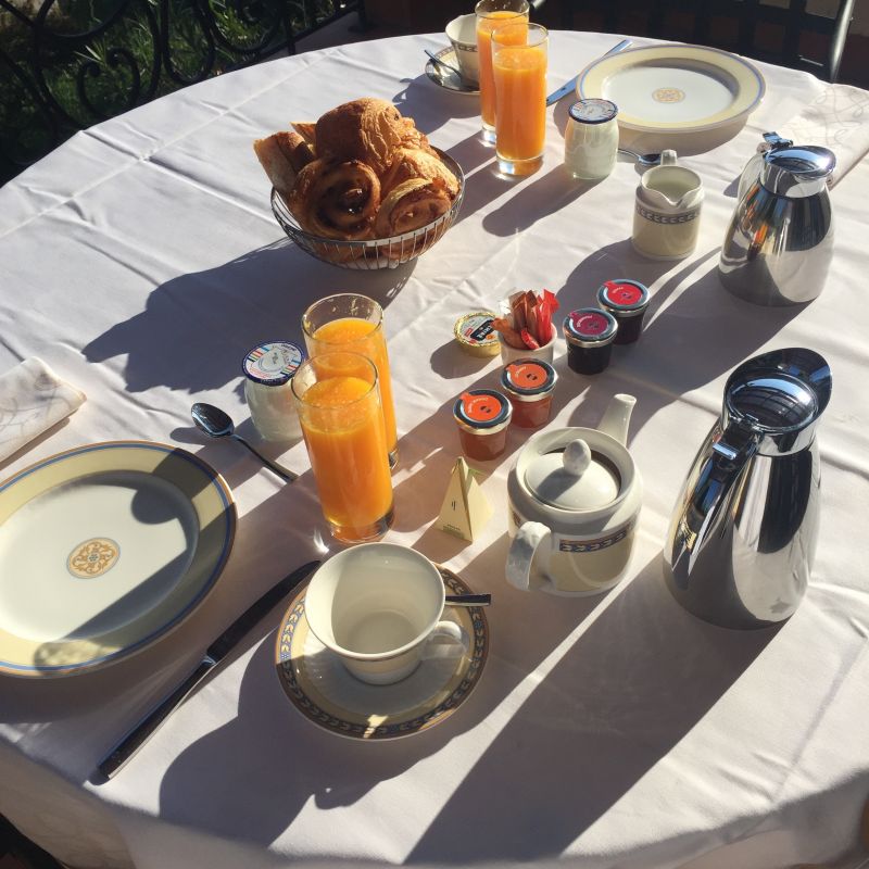 une jolie table Alexandra Bouchard
